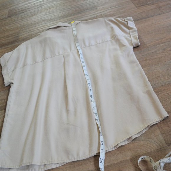 NWT Kensie Beige Cream Button Up Front Flowy Cap Sleeve Size Small - Picture 4 of 5